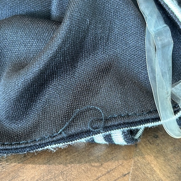 Charlotte Russe Black and White Striped Crop Top NWT Size Large Junior ? - Picture 12 of 12